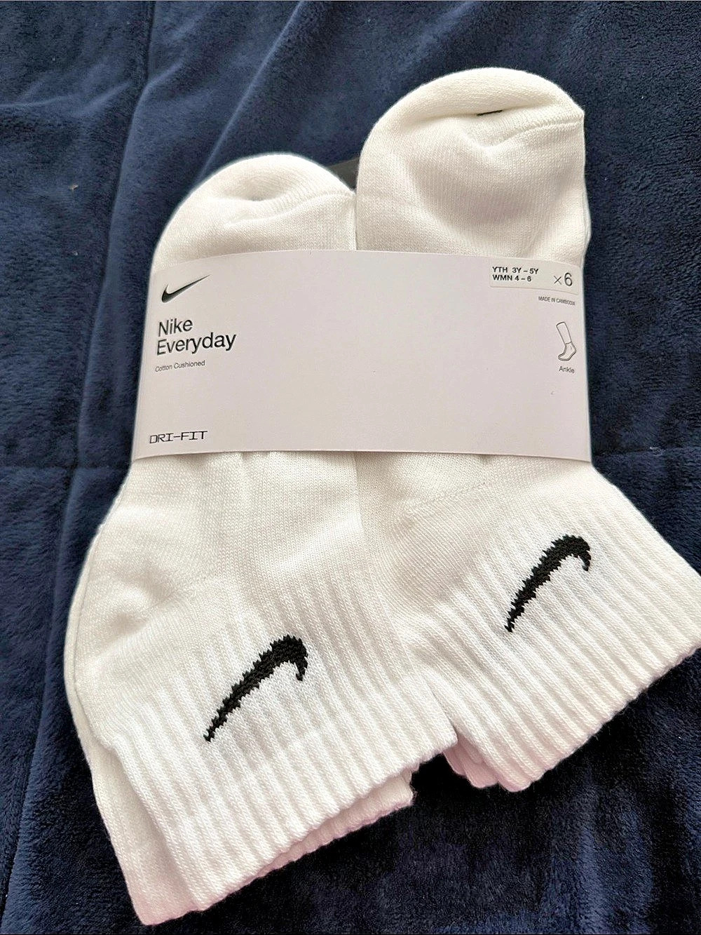 Nike Everyday Plus Cushion Crew Socks White Size Youth 3-5 or Women 4-6 NWT